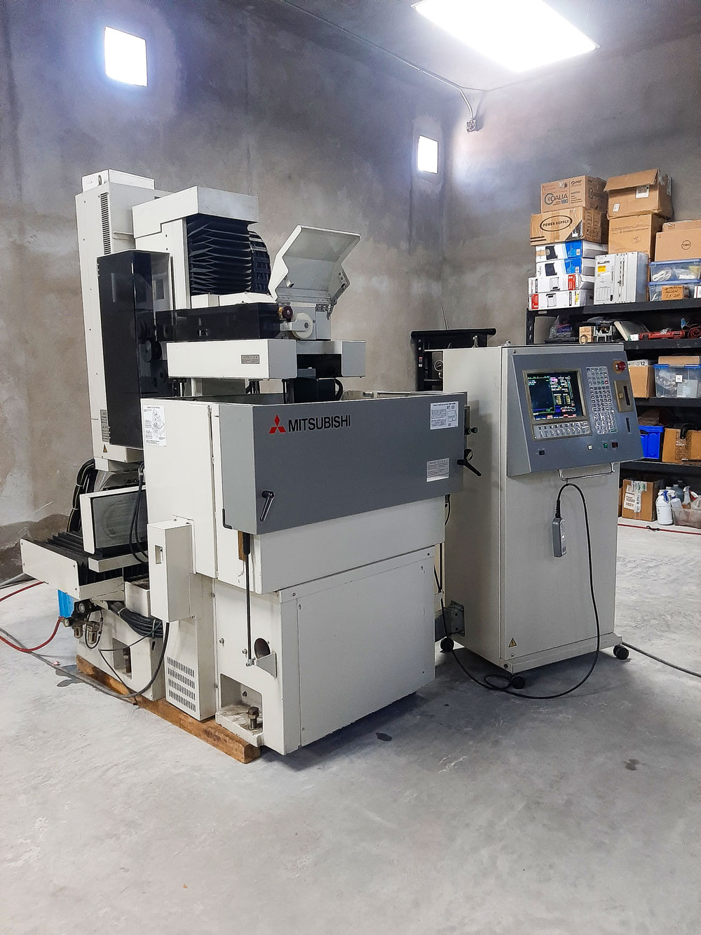 EDM WIRE MITSUBISHI CX20 – MÁQUINA ELECTROEROSIONADORA DE HILO – CORTE ...